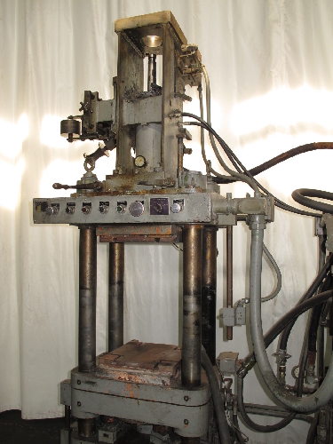 LEWIS 100V RY INJECTION MOLDER  