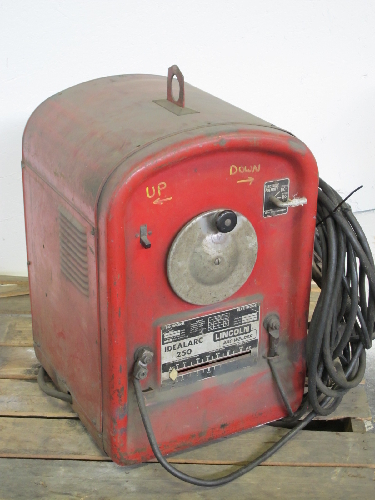 LINCOLN IDEALARC 250 WELDER 200 AMP  