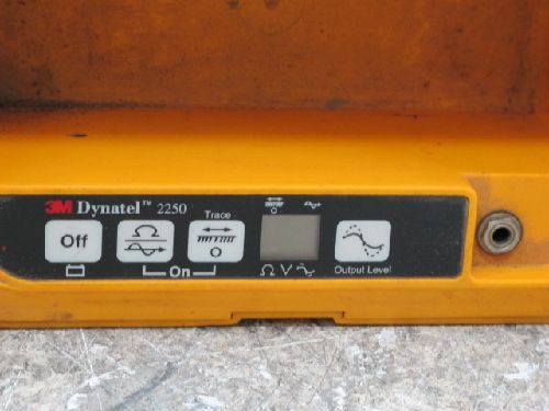 3M/DYNATEL 2250 UNDERGROUND BURRIED CABLE LOCATOR  