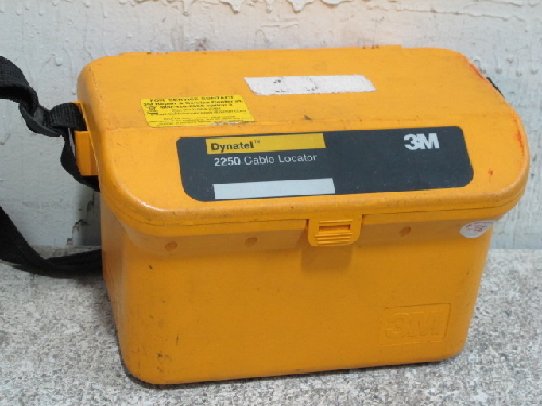 3M/DYNATEL 2250M UNDERGROUND CABLE/PIPE UTILITY LOCATOR  