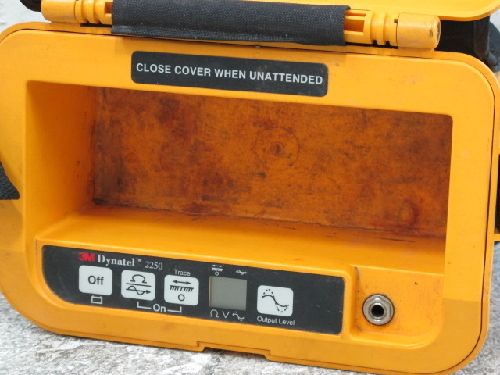 3M/DYNATEL 2250M UNDERGROUND CABLE/PIPE UTILITY LOCATOR  