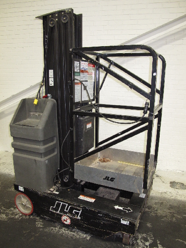 JLG 20VP ELECTRIC MAN LIFT 19.75 LIFT HEIGHT  