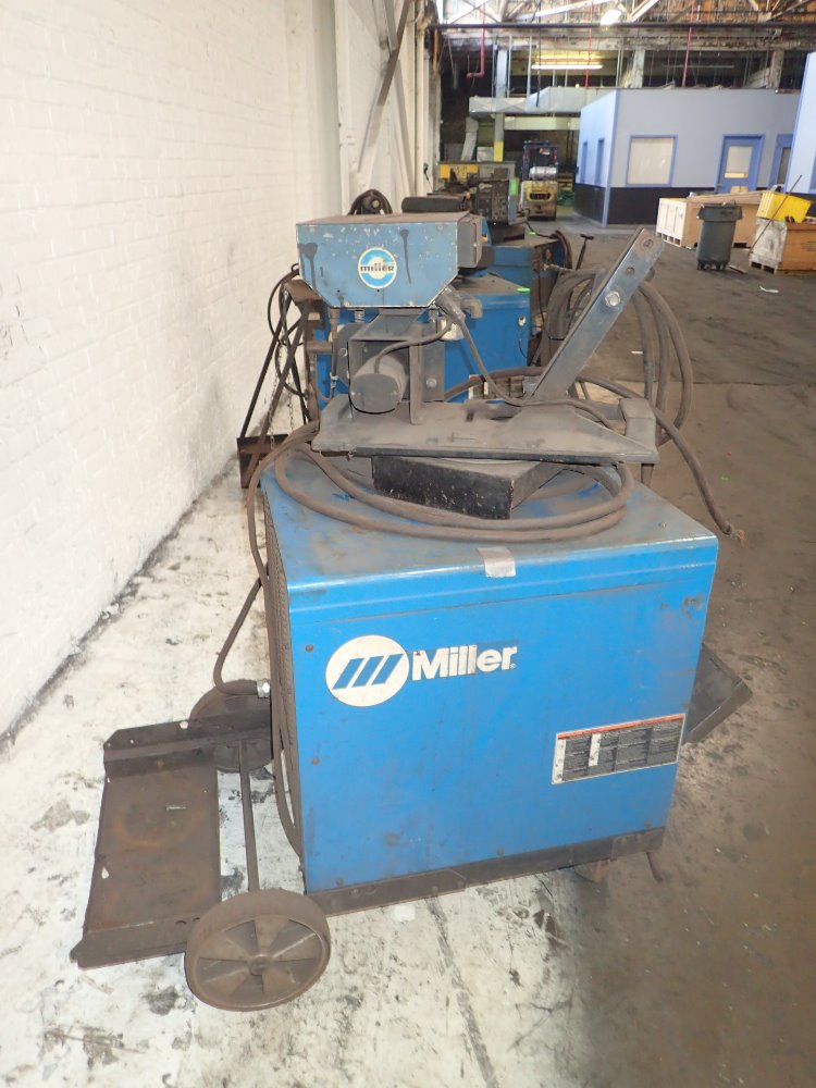 MILLER DELTA FAB PORTABLE WELDER 375 AMP 09161940014