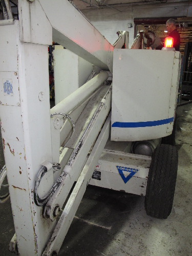 MARK INDUSTRIES 45KBDF GAS / PROPANE BOOM LIFT 500 LB  