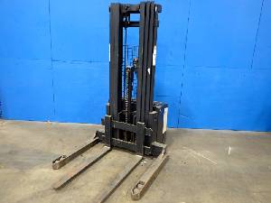 Electric Stradle Lift